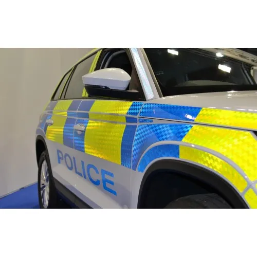 Светлоотразително призматично фолио Avery Dennison V-8000, 1.22x22.86m, бяло